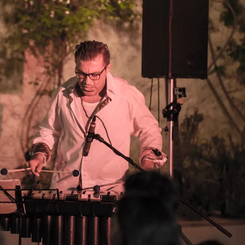 Christos Rafalides au vibraphone avec Nolosé — © aliaphoto.com